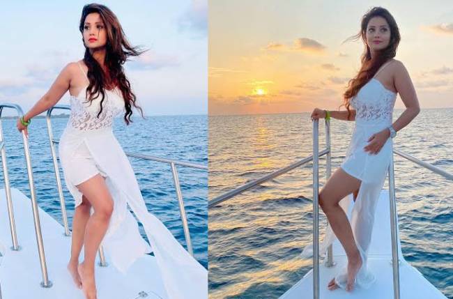 Adaa Khan’s on vacay! And we are jealous!