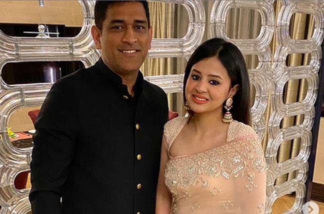 Sakshi tries to bite husband MS Dhoni as he gives his attention to video games; check the FUNNY yet CUTE photo