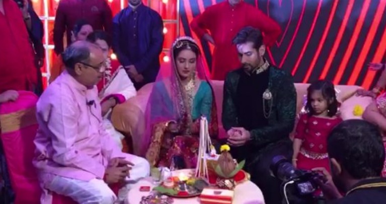 #JustIn: Pictures from Kunal Verma and Puja Banerjee’s lavish ENGAGEMENT ceremony!