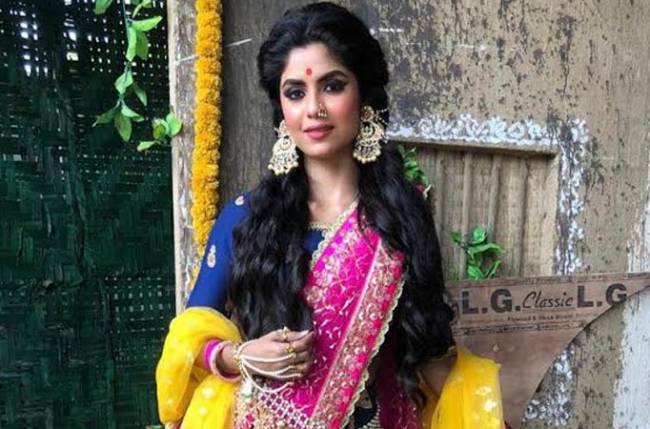 Checkout Sayantani Ghosh’s ravishing look in Colors’ Barrister Babu