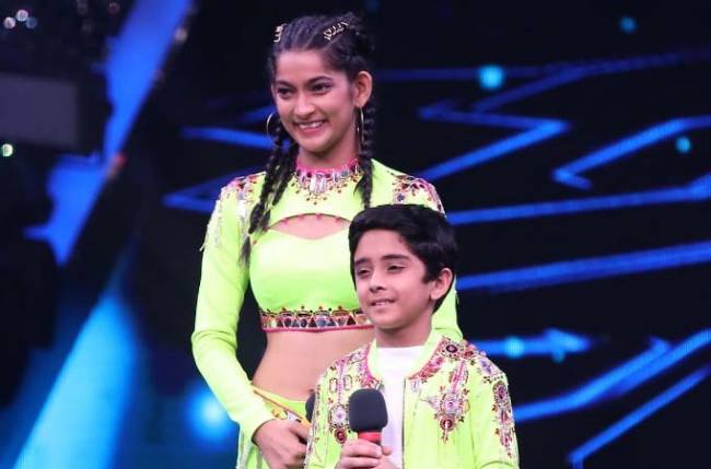 Remo D’Souza was spellbound by Contestant Sanchit’s act, challenges him to do an impromptu dance on the song ‘Bezubaan’, on Super Dancer – Chapter 4