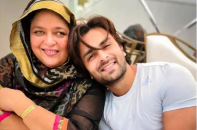Shoaib Ibrahim pens ADORABLE birthday note for his mother; see post