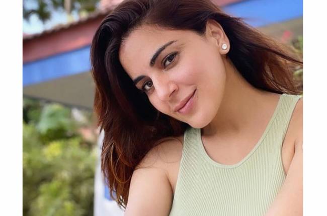 Preeta beta tum in kapdo mein sanskari nahi lag rahi; fans TROLL Kundali Bhagya actress Shraddha Arya